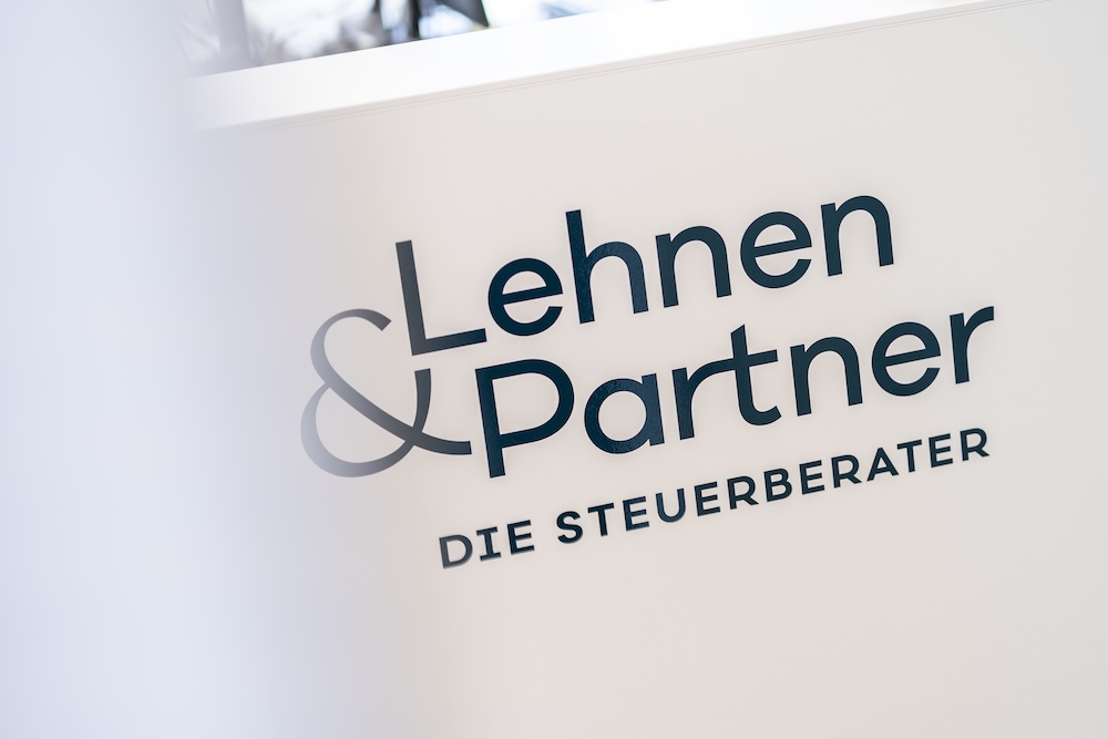 Firmenschild Steuerberatung Lehnen & Partner am Standort Kirchberg